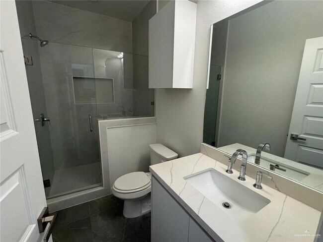 Building Photo - 901 E Yuma Ave