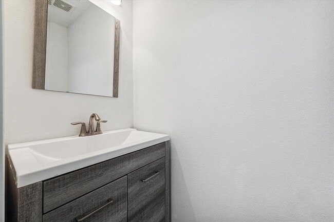 Building Photo - 5511 Caversham Dr