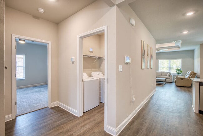 Building Photo - 5458 Leeds Ln