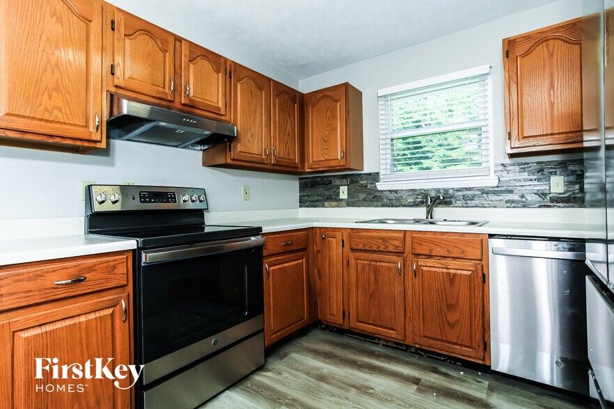 Building Photo - 2320 Firth St