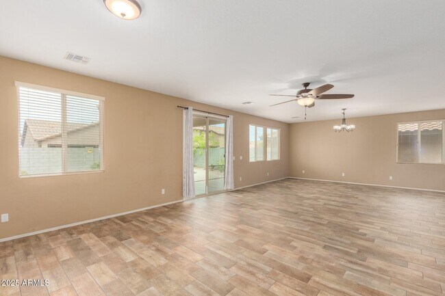 Building Photo - 4074 Kirkland Ave