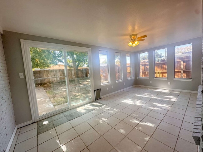 Building Photo - Newly-updated, 3-bedroom near LCU!