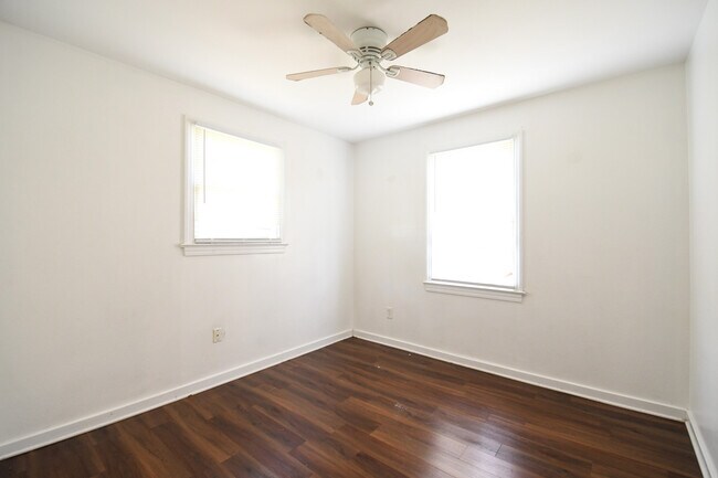 Building Photo - 2701 Rose Dr