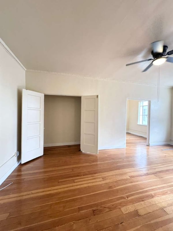 Building Photo - 901 S Kingsley Dr