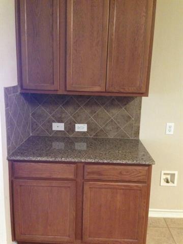 Building Photo - 5845 Pinebrook Dr