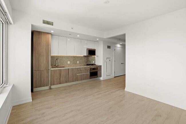 Building Photo - 169 W Elm St