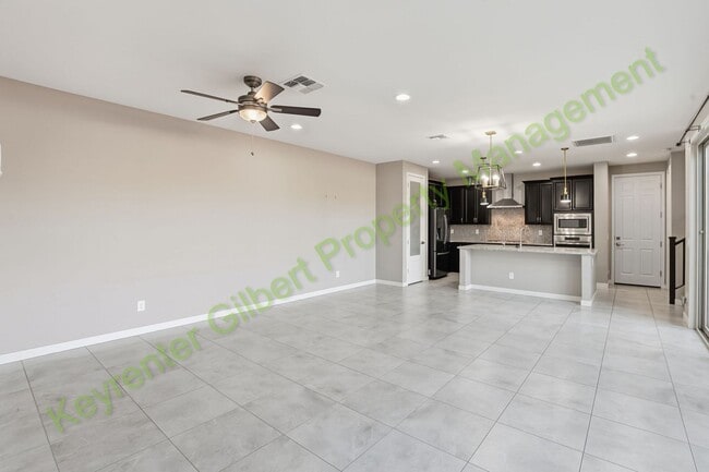 Building Photo - Charming 3-bed/3bath Gilbert Corner Lot Ho...