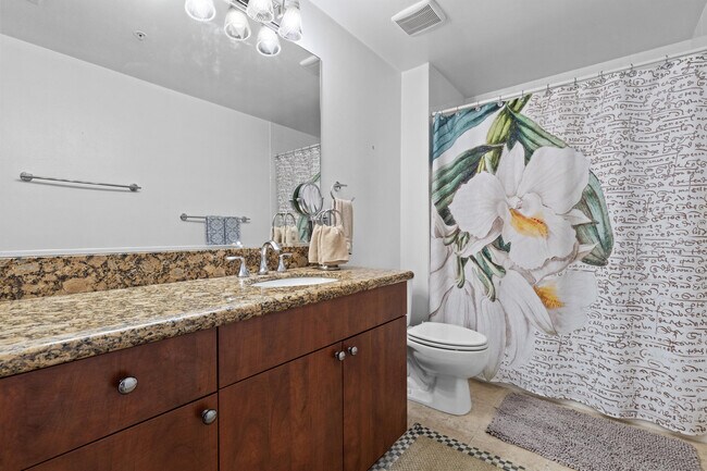 Building Photo - 255 Evernia St