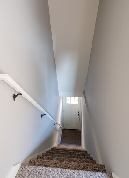 Building Photo - 625 3rd st #2