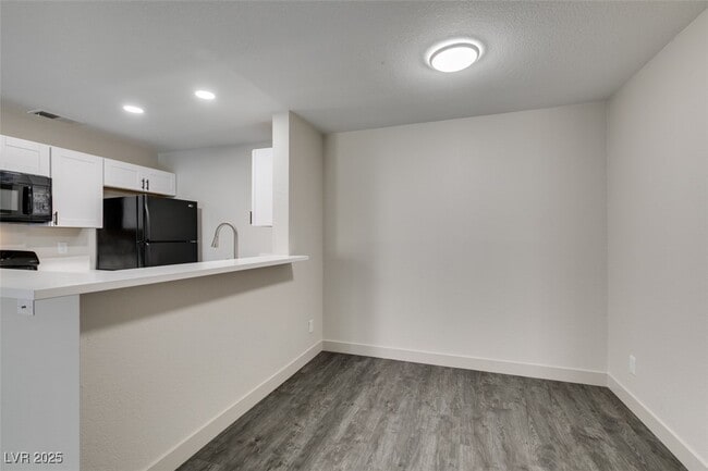 Building Photo - 2200 S Fort Apache Rd