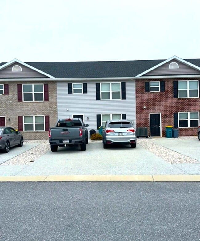 Primary Photo - Spacious 3-Bedroom End-Unit Townhouse – Ap...
