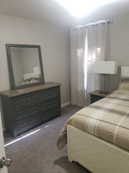 Building Photo - 7592 Holly Ridge Dr