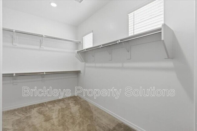 Building Photo - 265 E Balsam Dr