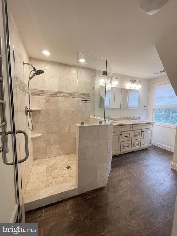 Building Photo - 9309 Main St