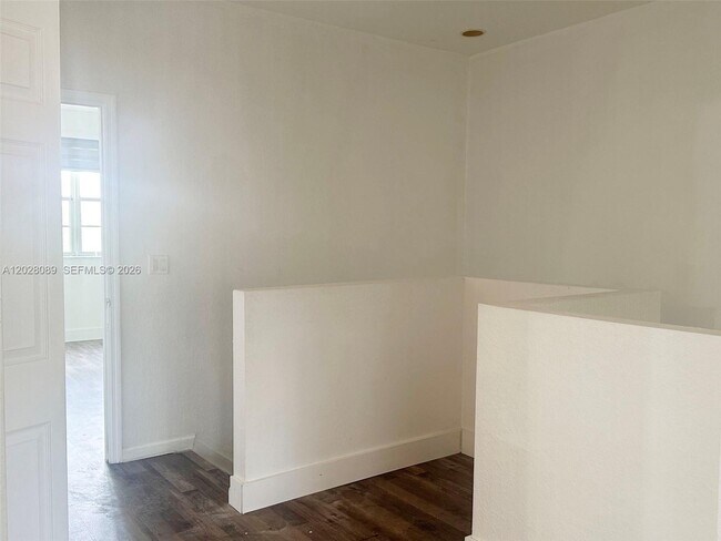 Building Photo - 662 NE 21st Terrace