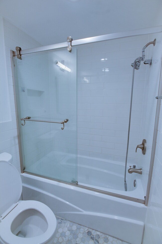 Building Photo - 600 Roosevelt Blvd