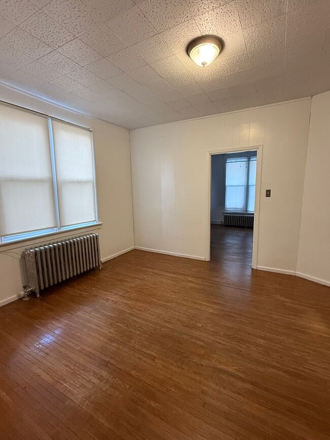 Building Photo - 114 W Harrisburg Ave