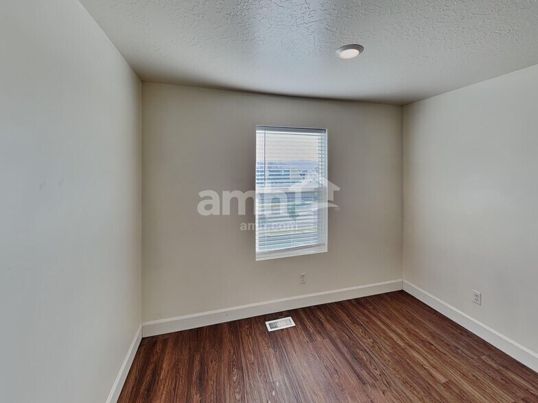 Building Photo - 1175 Wagon Way