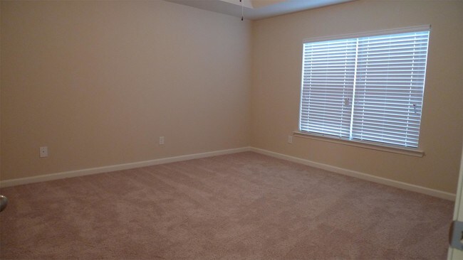 Building Photo - 38 Greenfield Dr