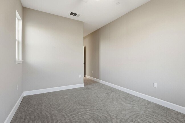 Building Photo - 1818 Tarragon Dr