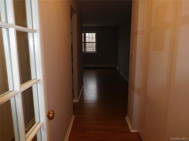 Building Photo - 4 Consulate Dr