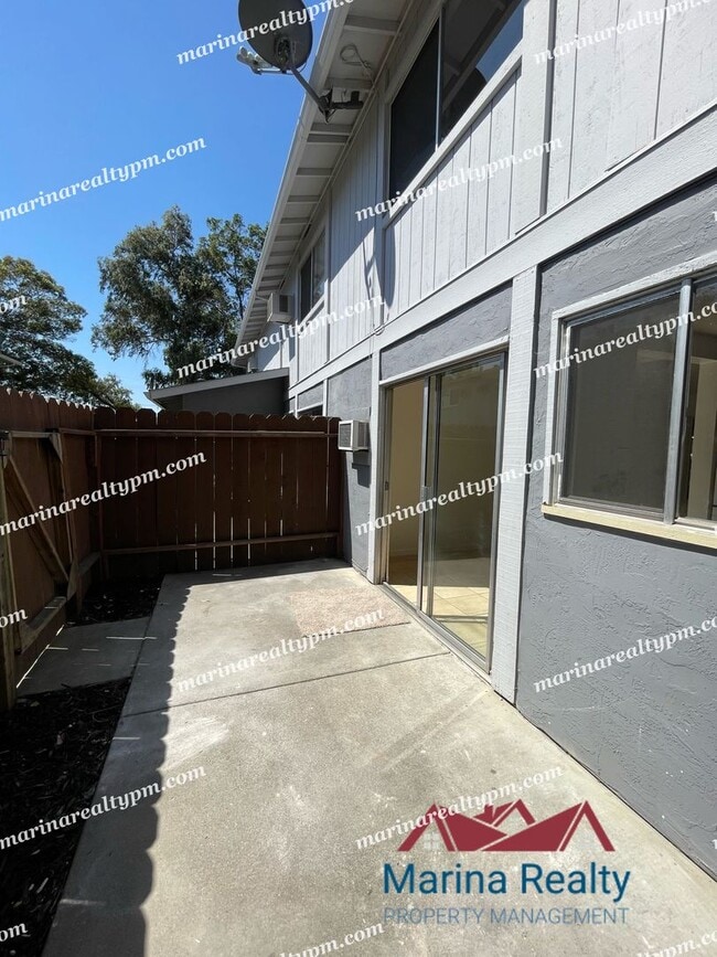 Building Photo - 211 Del Luz Ct