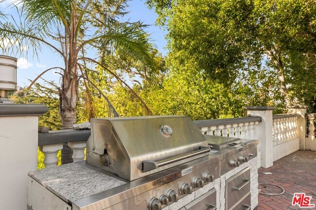 Building Photo - 3200 Oakley Dr