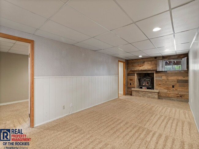 Building Photo - Charming 3-Bedroom Home on 2 Acres with Fr...