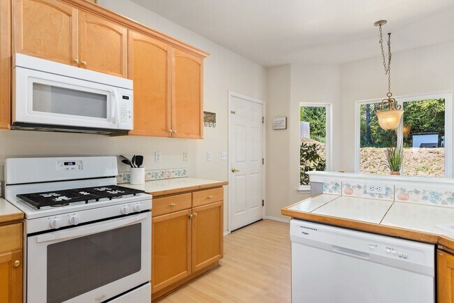 Building Photo - 3 Bd., 2.5 B., home near Barkley Village s...