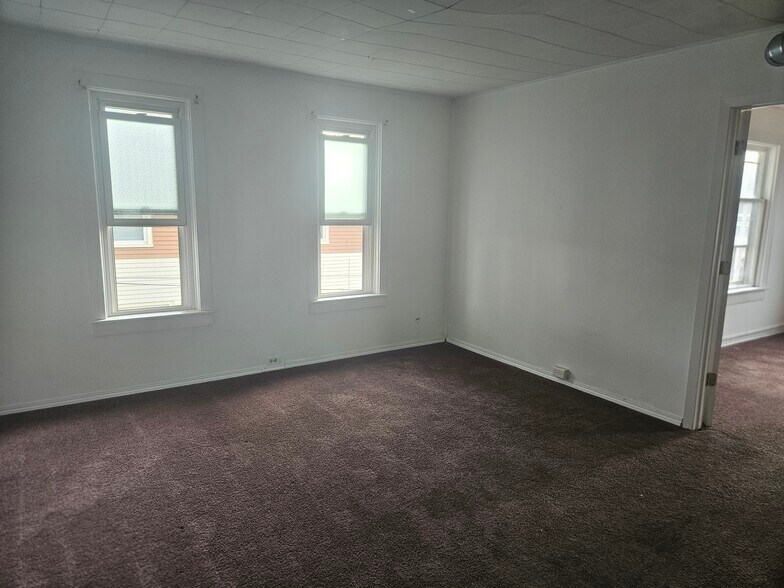 Living room with large closet - 1119 Albers St SW