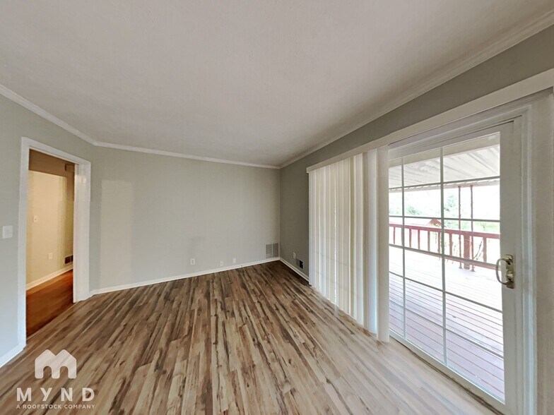 Building Photo - 152 Robin Hood Dr