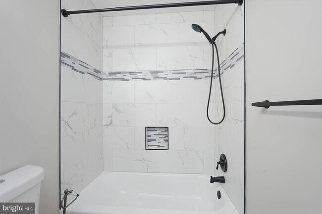 Building Photo - 20527 Shadyside Way