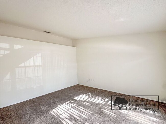 Building Photo - 5557 Beverly Rise Blvd