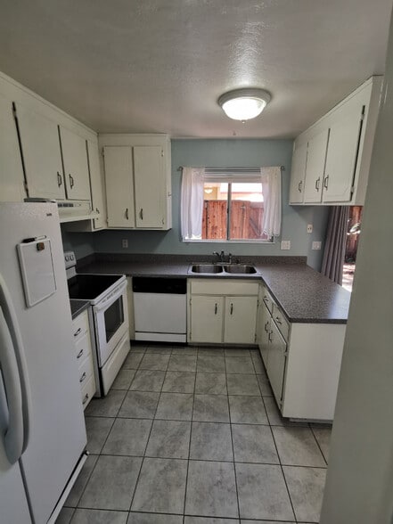 Building Photo - 2035 Alta Loma St