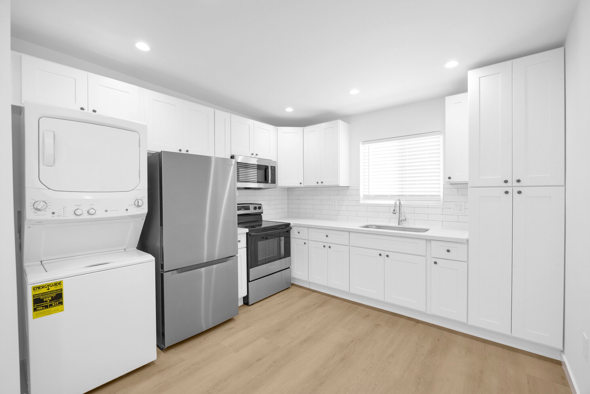 Building Photo - 2210 Pine Ave