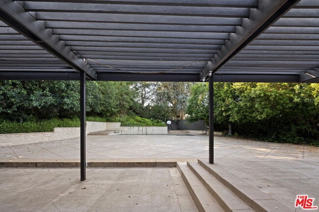 Building Photo - 16541 Park Ln Cir