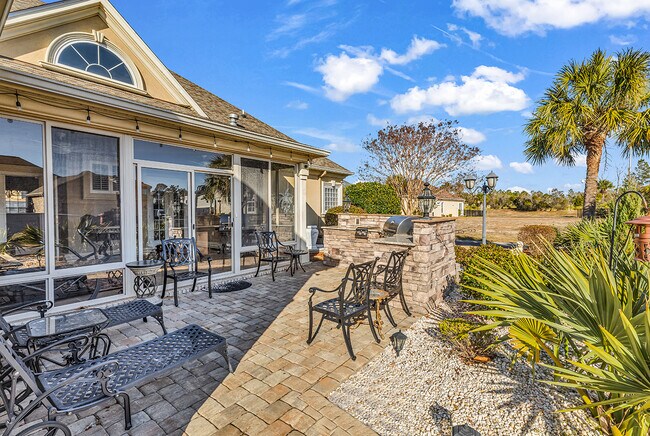 Building Photo - 801 Bluffview Dr