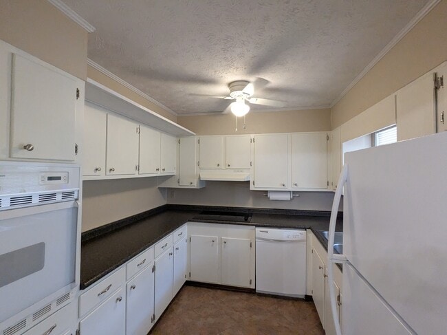 Building Photo - 813 McLemore Dr