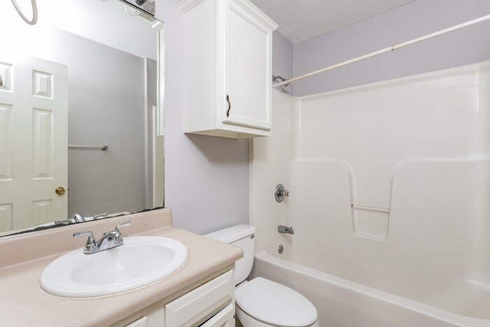 Building Photo - 102 Red Oak Cove