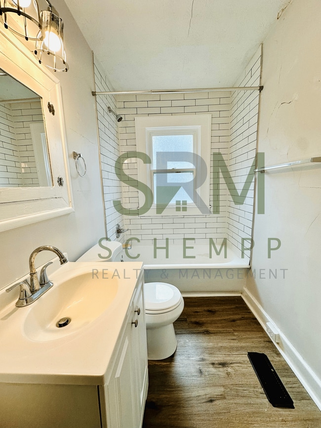 Building Photo - Remodeled 1 bedroom duplex with off street parking near Iroquois Park!