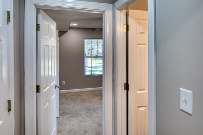 Building Photo - 9 Morningside Dr