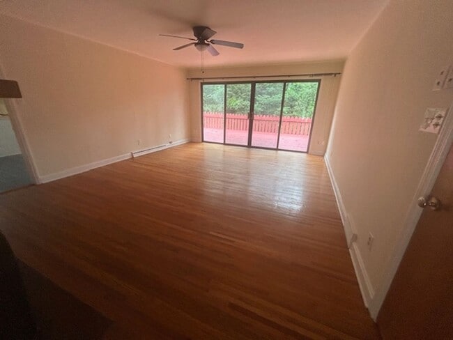 Building Photo - 10 Bevlyn Dr