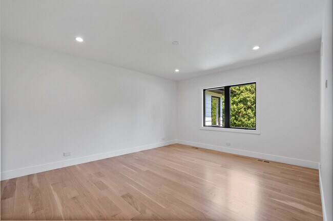 Building Photo - 6600 N Kenton Ave