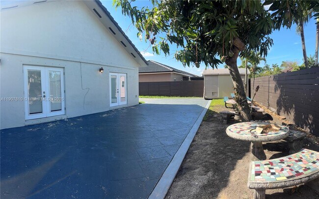 Building Photo - 709 SE 13th Terrace