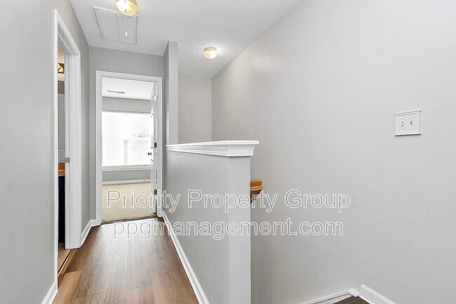 Building Photo - 3055 Golden Dale Ln