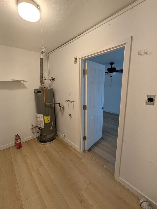 Building Photo - Newly Renovated 4 Bedroom 2 Bath Home In Great Peoria Location