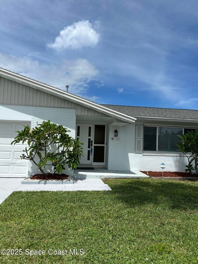 Building Photo - 1380 Holiday Blvd