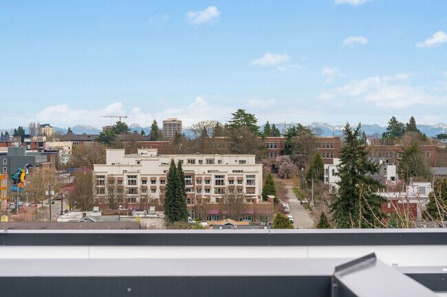 Building Photo - 4453 Aurora Ave N