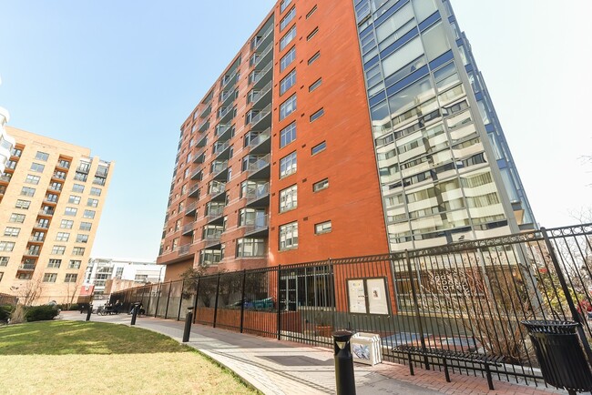 Building Photo - Gorgeous Studio w/ Hardwoods & Balcony