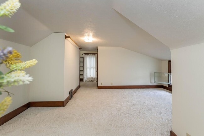 Building Photo - Charming Home - Close to Fort Riley